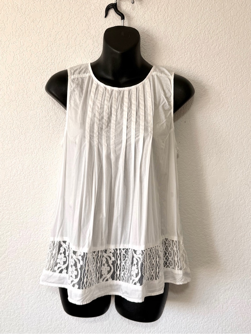 Vintage Abercrombie & Fitch White Lace-Hem Pintuck Sleeveless Top